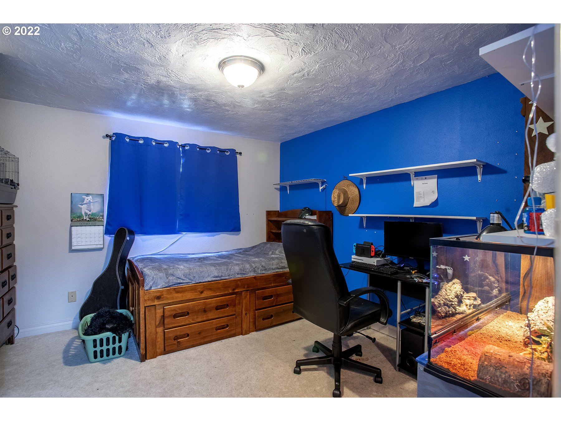 968 South 55th Place Springfield, OR 97478 - Photo 24 of 32 a bed room with a bed and a chair