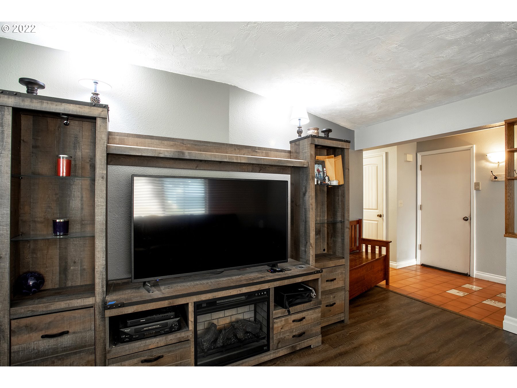 968 South 55th Place Springfield, OR 97478 - Photo 5 of 32 a living room with furniture and a flat screen tv