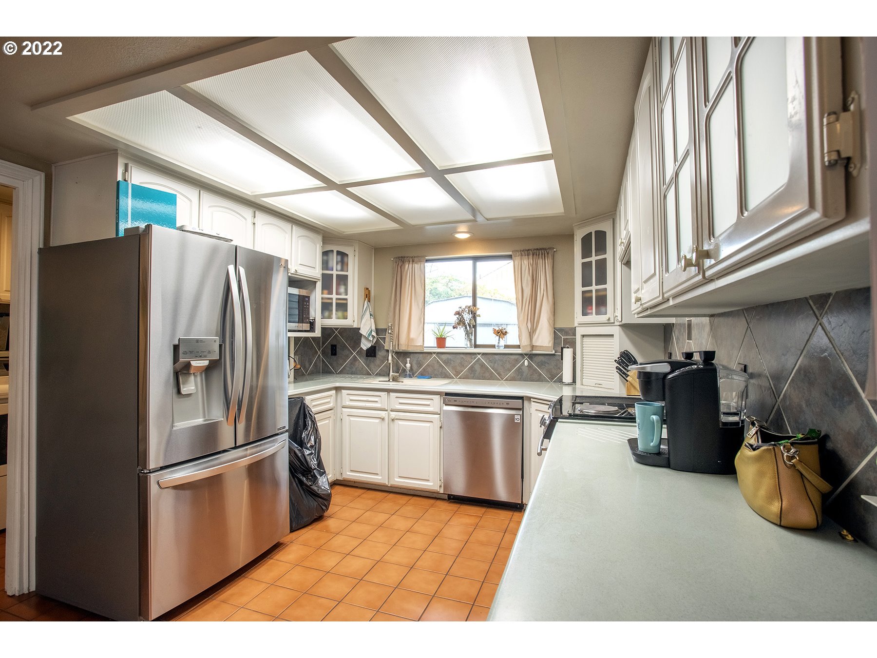 968 South 55th Place Springfield, OR 97478 - Photo 10 of 32 a kitchen with stainless steel appliances granite countertop a refrigerator a stove and a sink