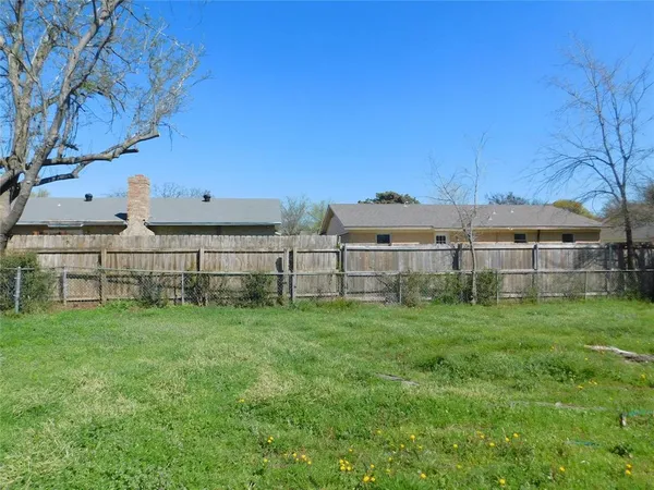 $1,495 | 1705 White Oak Court, Denton, TX 76209