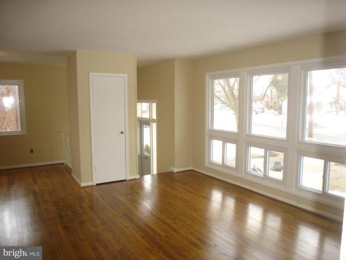 13309 Lydia Street Silver Spring, MD 20906 - Photo 2 of 19 Living Room