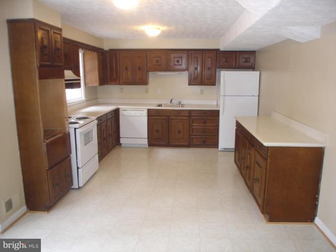 13309 Lydia Street Silver Spring, MD 20906 - Photo 13 of 19 Kitchen