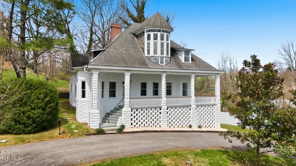 $899,999 | 243 Mason Place Northwest, Abingdon, VA 24210