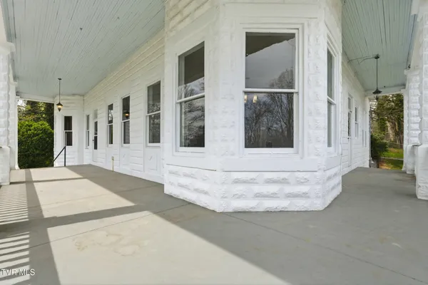 $899,999 | 243 Mason Place Northwest, Abingdon, VA 24210