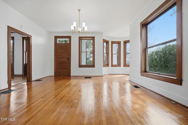 $899,999 | 243 Mason Place Northwest, Abingdon, VA 24210