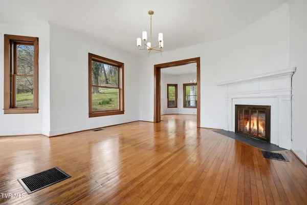 $899,999 | 243 Mason Place Northwest, Abingdon, VA 24210