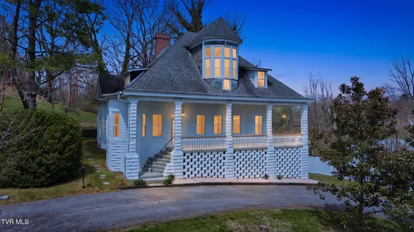 $899,999 | 243 Mason Place Northwest, Abingdon, VA 24210