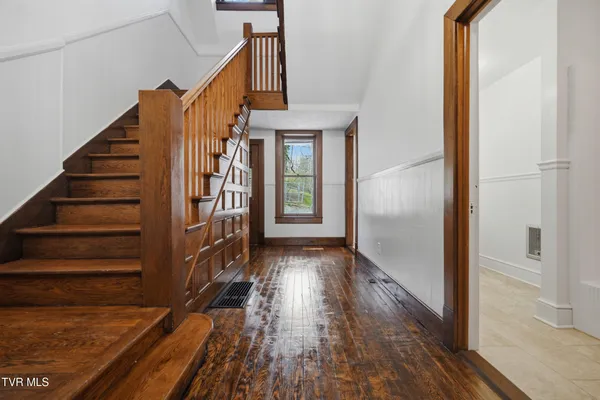 $899,999 | 243 Mason Place Northwest, Abingdon, VA 24210