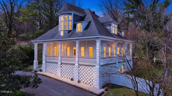 $899,999 | 243 Mason Place Northwest, Abingdon, VA 24210