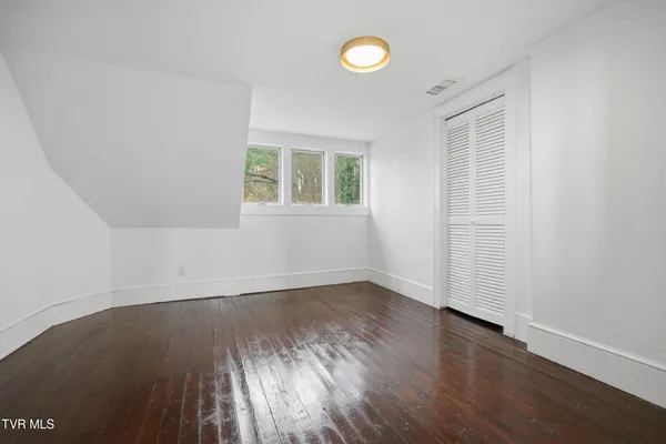 $899,999 | 243 Mason Place Northwest, Abingdon, VA 24210