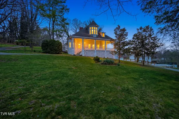 $899,999 | 243 Mason Place Northwest, Abingdon, VA 24210