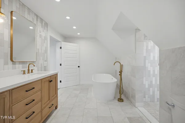 $899,999 | 243 Mason Place Northwest, Abingdon, VA 24210