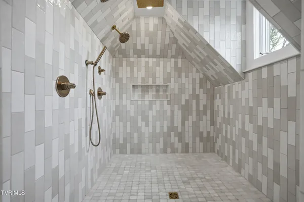 $899,999 | 243 Mason Place Northwest, Abingdon, VA 24210