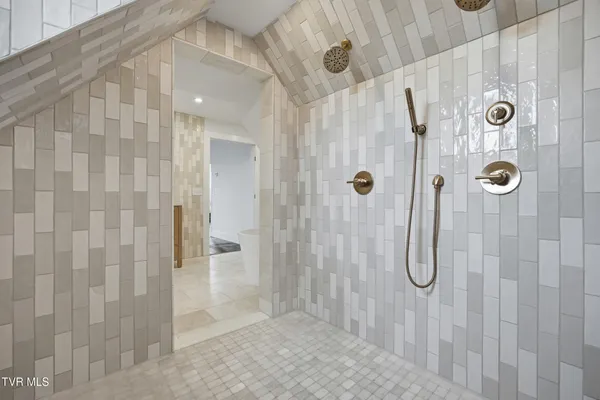 $899,999 | 243 Mason Place Northwest, Abingdon, VA 24210