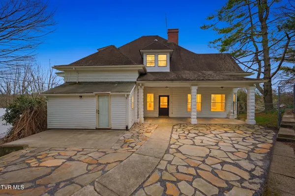 $899,999 | 243 Mason Place Northwest, Abingdon, VA 24210