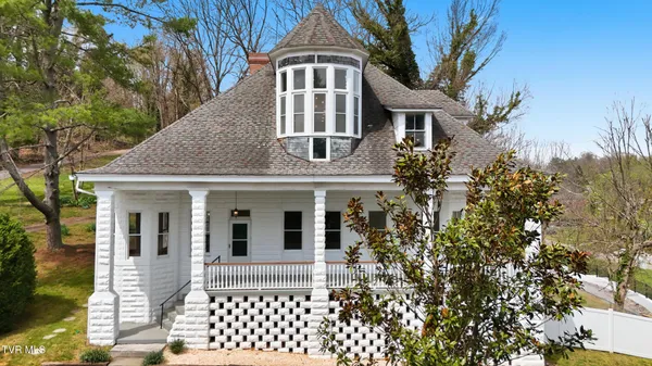 $899,999 | 243 Mason Place Northwest, Abingdon, VA 24210