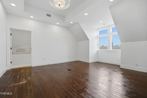 $899,999 | 243 Mason Place Northwest, Abingdon, VA 24210