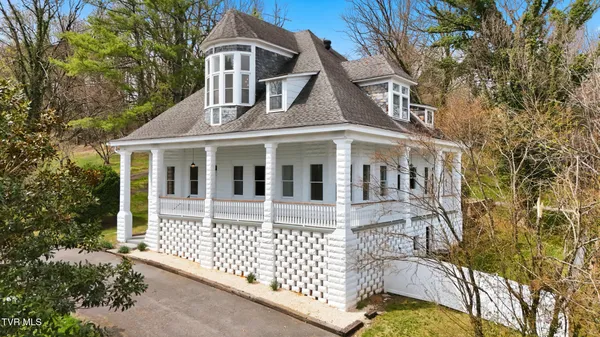 $899,999 | 243 Mason Place Northwest, Abingdon, VA 24210