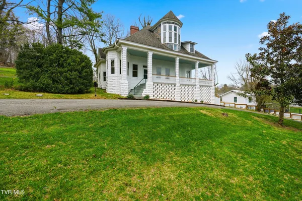 $899,999 | 243 Mason Place Northwest, Abingdon, VA 24210