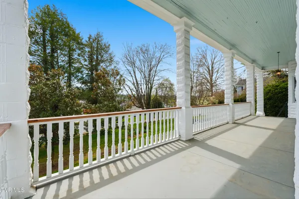 $899,999 | 243 Mason Place Northwest, Abingdon, VA 24210