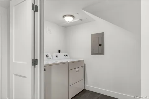 a view of utility room with washer and dryer