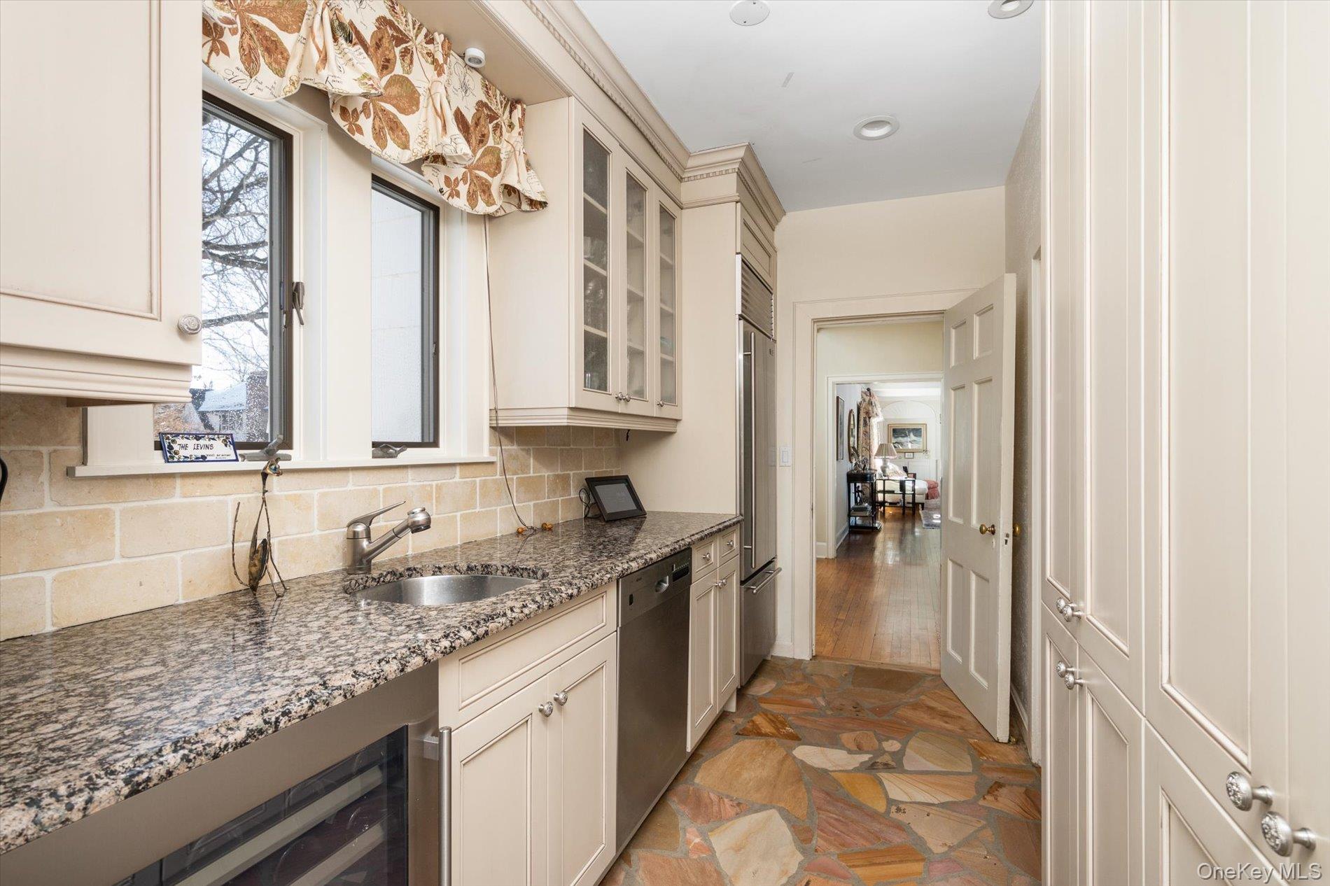 19 Amherst Road Great Neck, NY 11021 - Photo 11 of 28