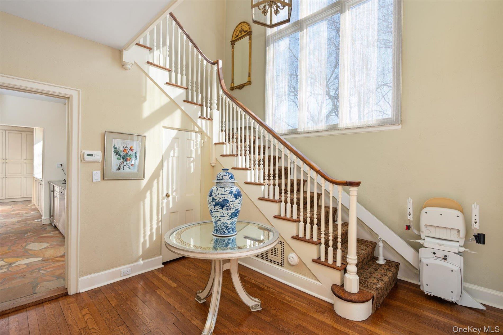 19 Amherst Road Great Neck, NY 11021 - Photo 2 of 28 hardwood floors
