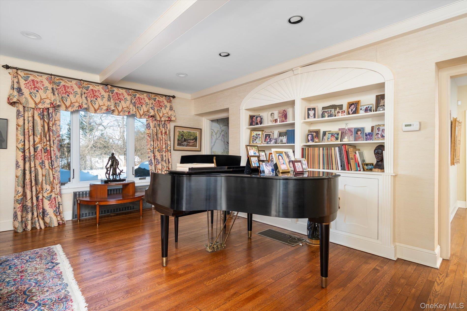 19 Amherst Road Great Neck, NY 11021 - Photo 4 of 28