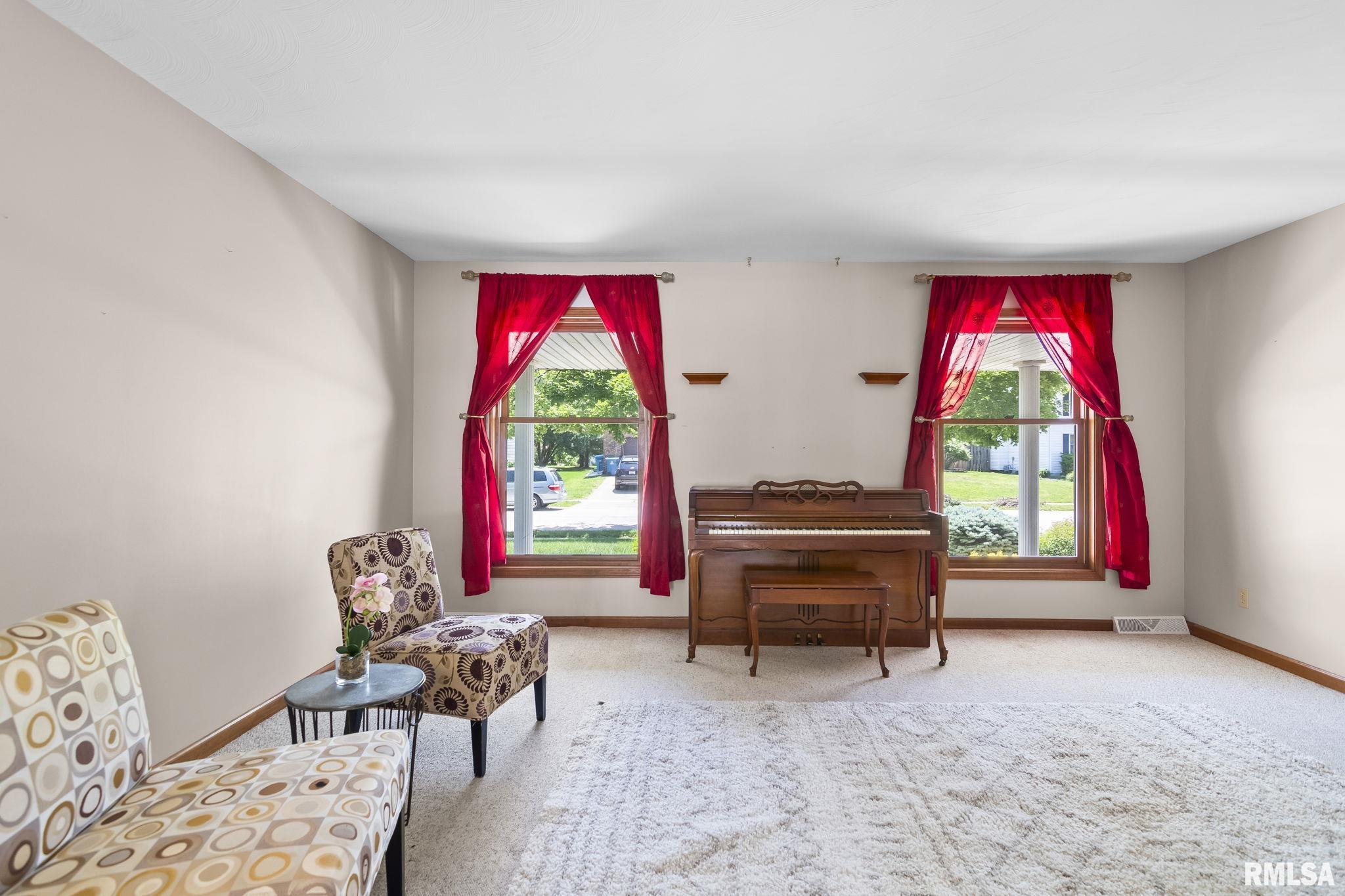 2529 Wydown Avenue Springfield, IL 62704 - Photo 4 of 52