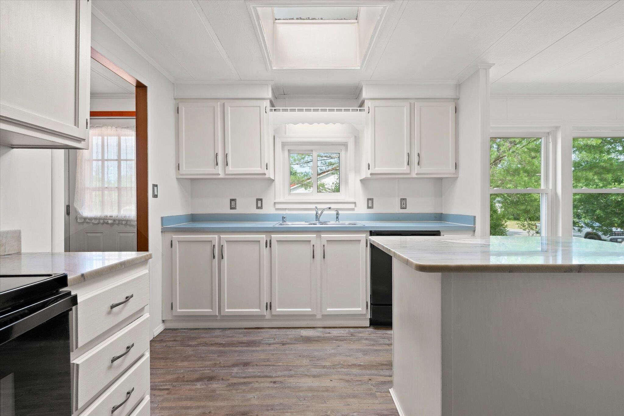47 Shepherd Drive Bangor, ME 04401 - Photo 12 of 43 Kitchen