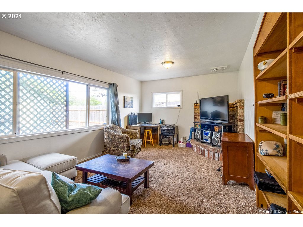 1540 Santa Rosa Street Eugene, OR 97404 - Photo 10 of 27 Gallery Image 10