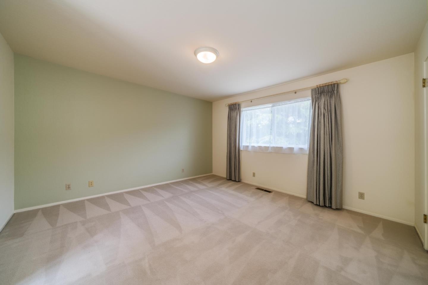 533 La Honda Drive Aptos, CA 95003 - Photo 34 of 44 an empty room with window