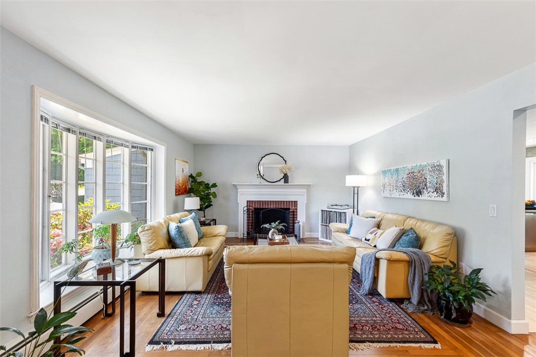 71 Primrose Hill Road Barrington, RI 02806 - Photo 6 of 49