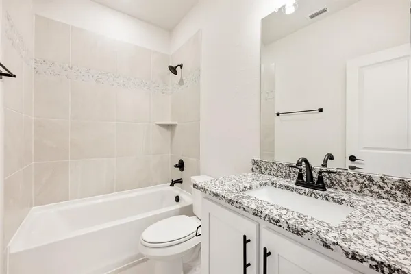 $639,990 | 3204 Emerald Trace Drive, Denton, TX 76226