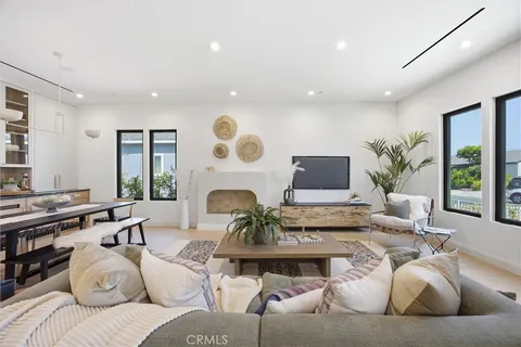 $2,799,000 | 4221 Sunnyside Avenue, Los Angeles, CA 90066