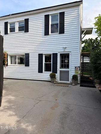 $1,300 | 212 West F Street, Unit A, Elizabethton, TN 37643