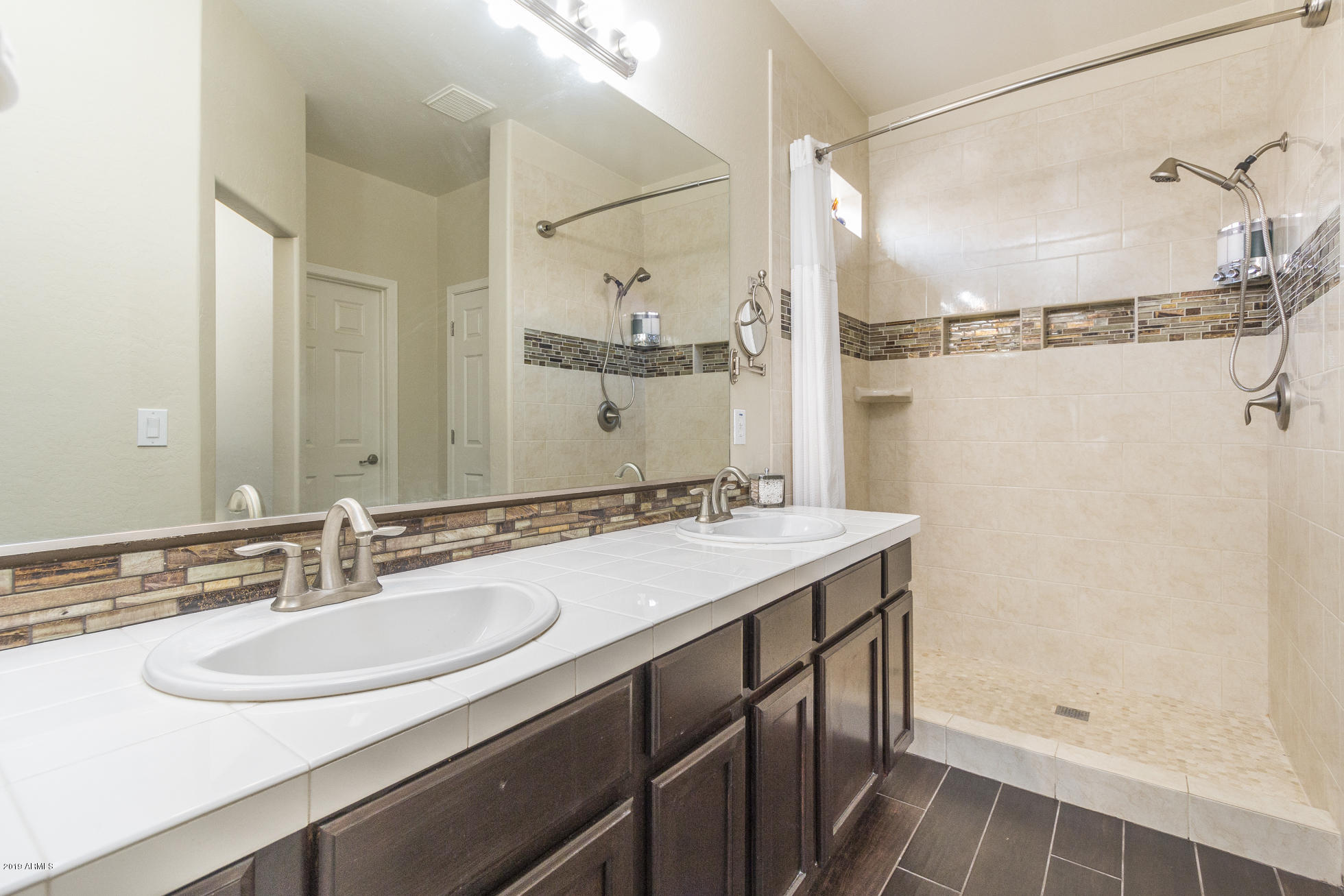 10225 West Chipman Road Tolleson, AZ 85353 - Photo 13 of 20 14) MASTER BATH