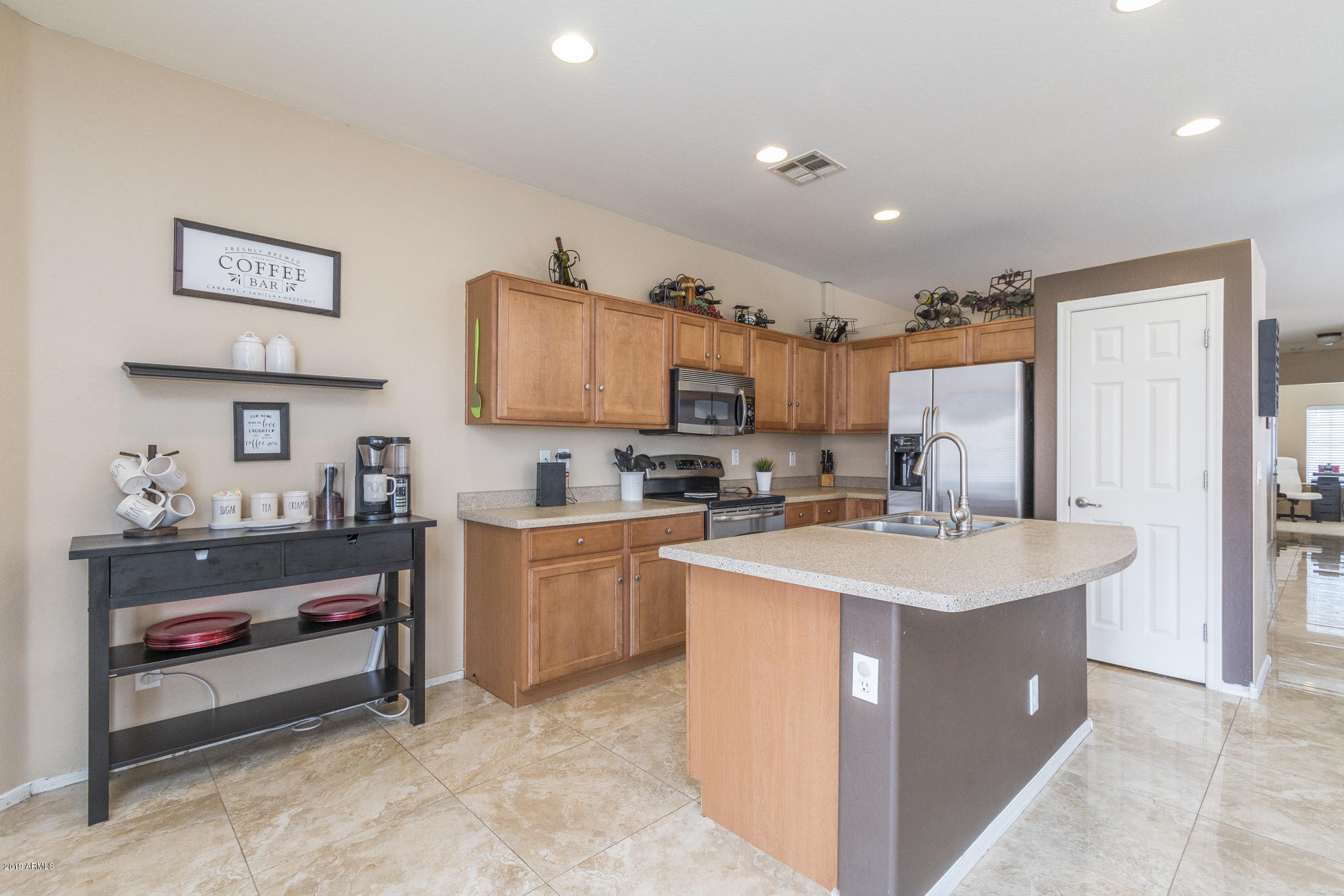 10225 West Chipman Road Tolleson, AZ 85353 - Photo 4 of 20 4) KITCHEN