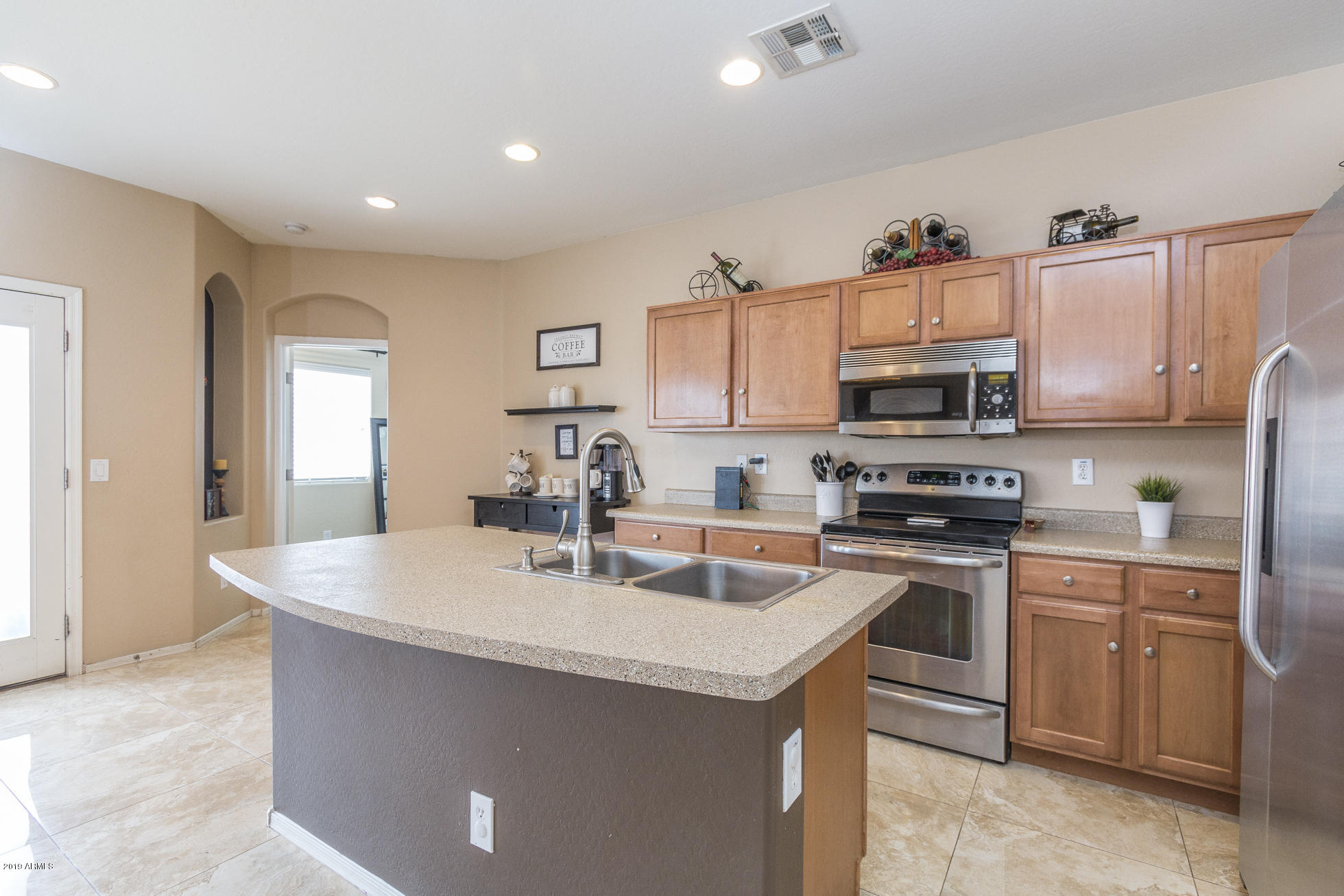 10225 West Chipman Road Tolleson, AZ 85353 - Photo 5 of 20 6) KITCHEN