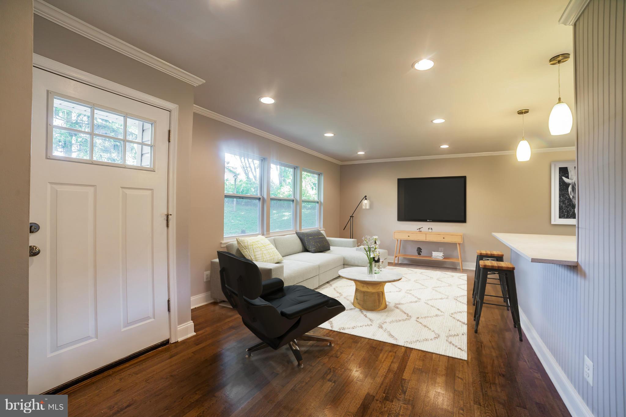 3301 Lineboro Road Manchester, MD 21102 - Photo 2 of 21 Living Room