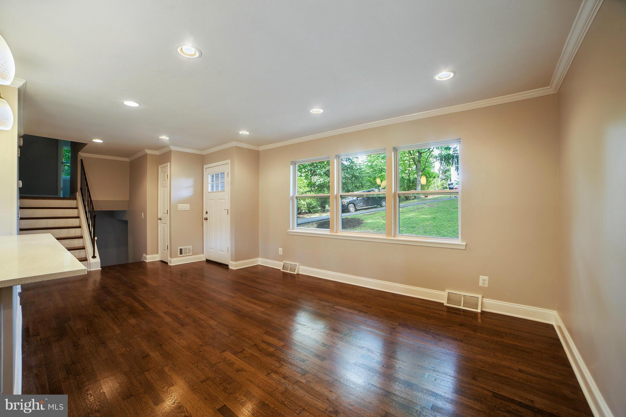 3301 Lineboro Road Manchester, MD 21102 - Photo 17 of 21 Living Room