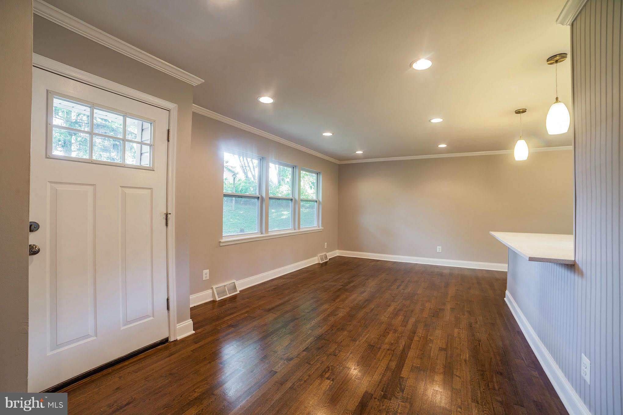 3301 Lineboro Road Manchester, MD 21102 - Photo 18 of 21 Living Room