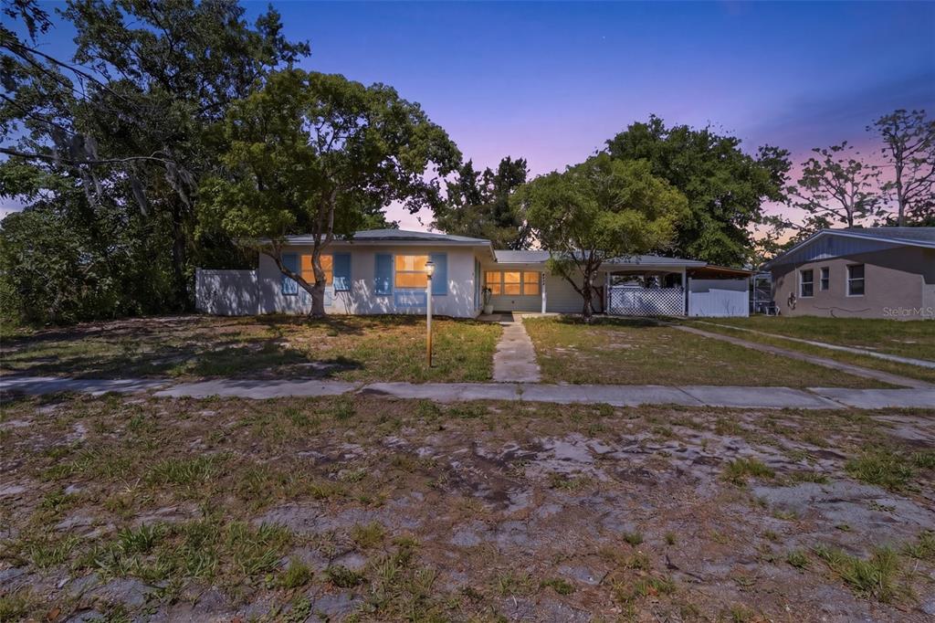 a view of a house with a yard