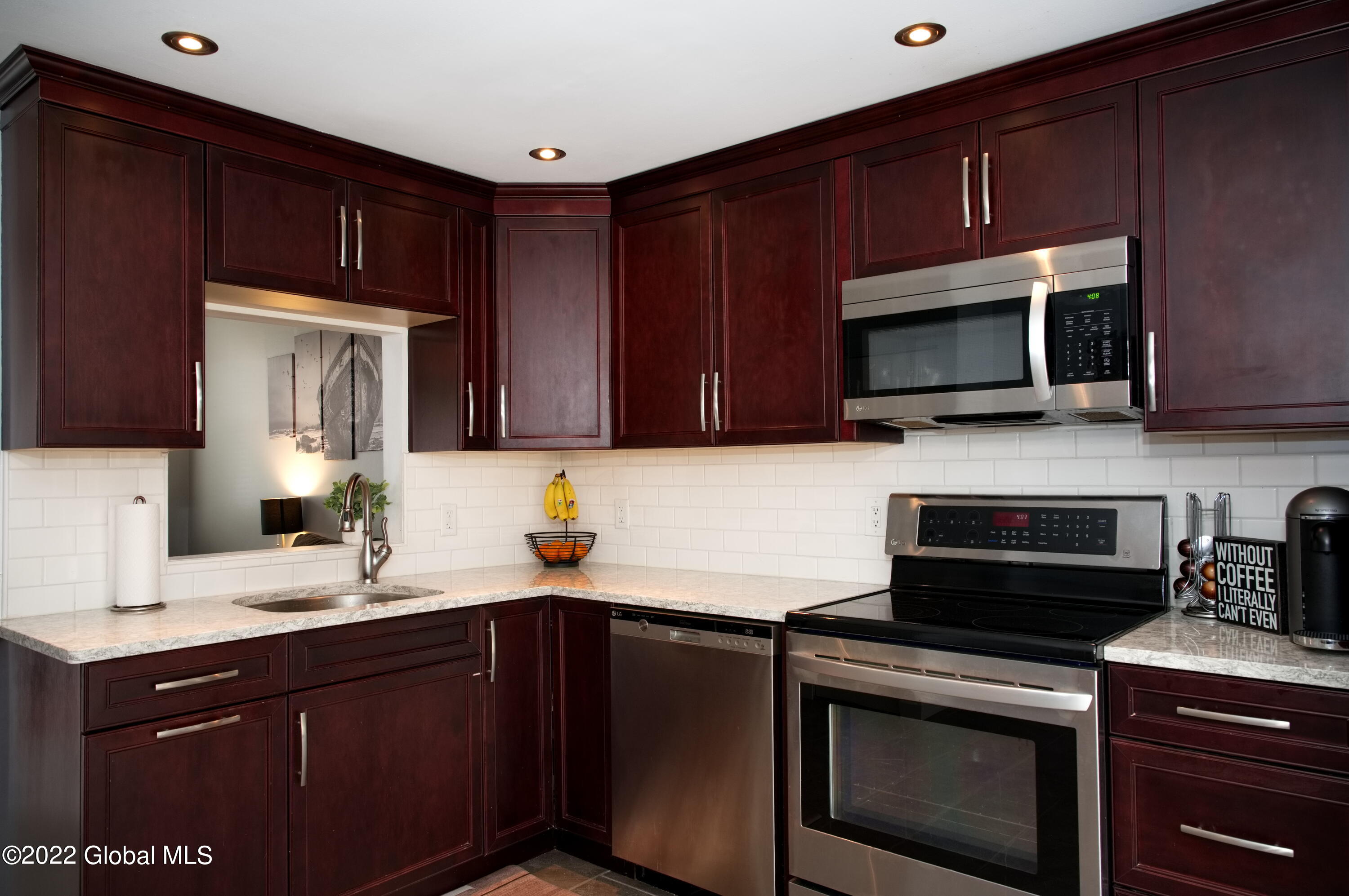 21 Wake Robin Road Malta, NY 12020 - Photo 5 of 23 Kitchen