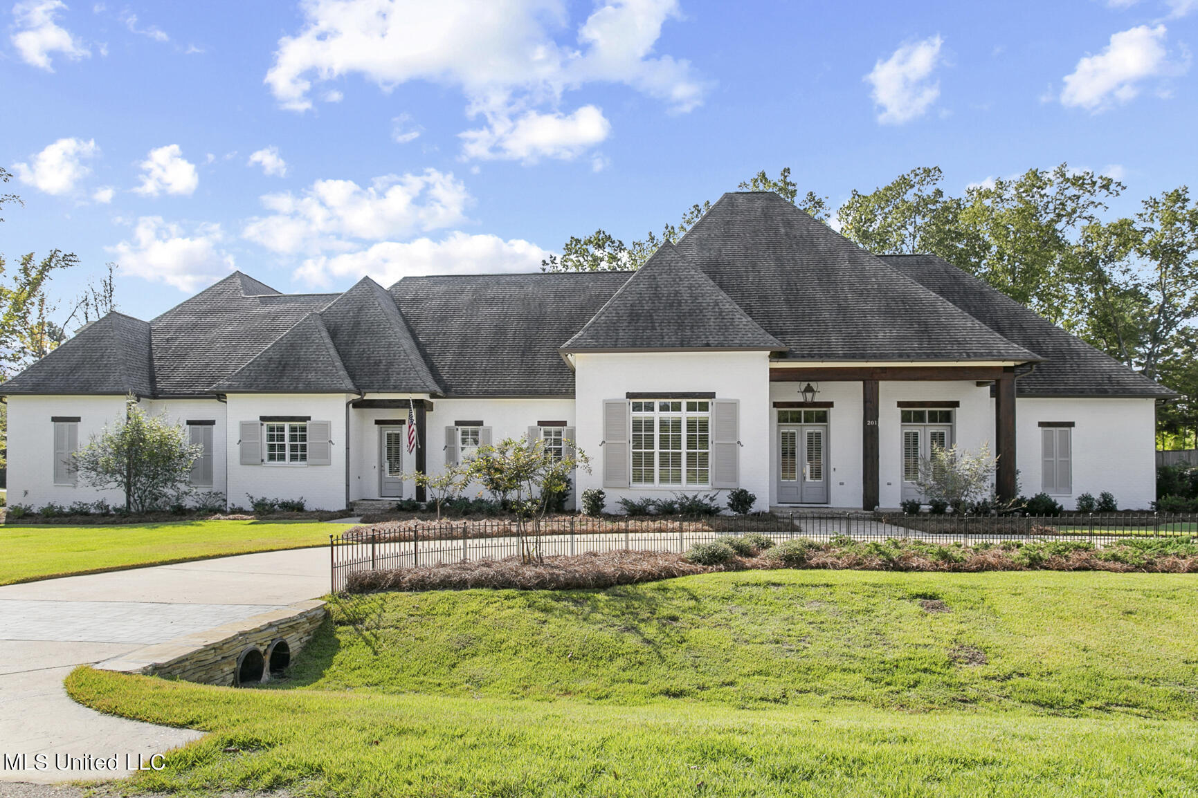 201 Hidden Creek Circle Ridgeland, MS 39157 - Photo 1 of 75 201 Hidden Creek