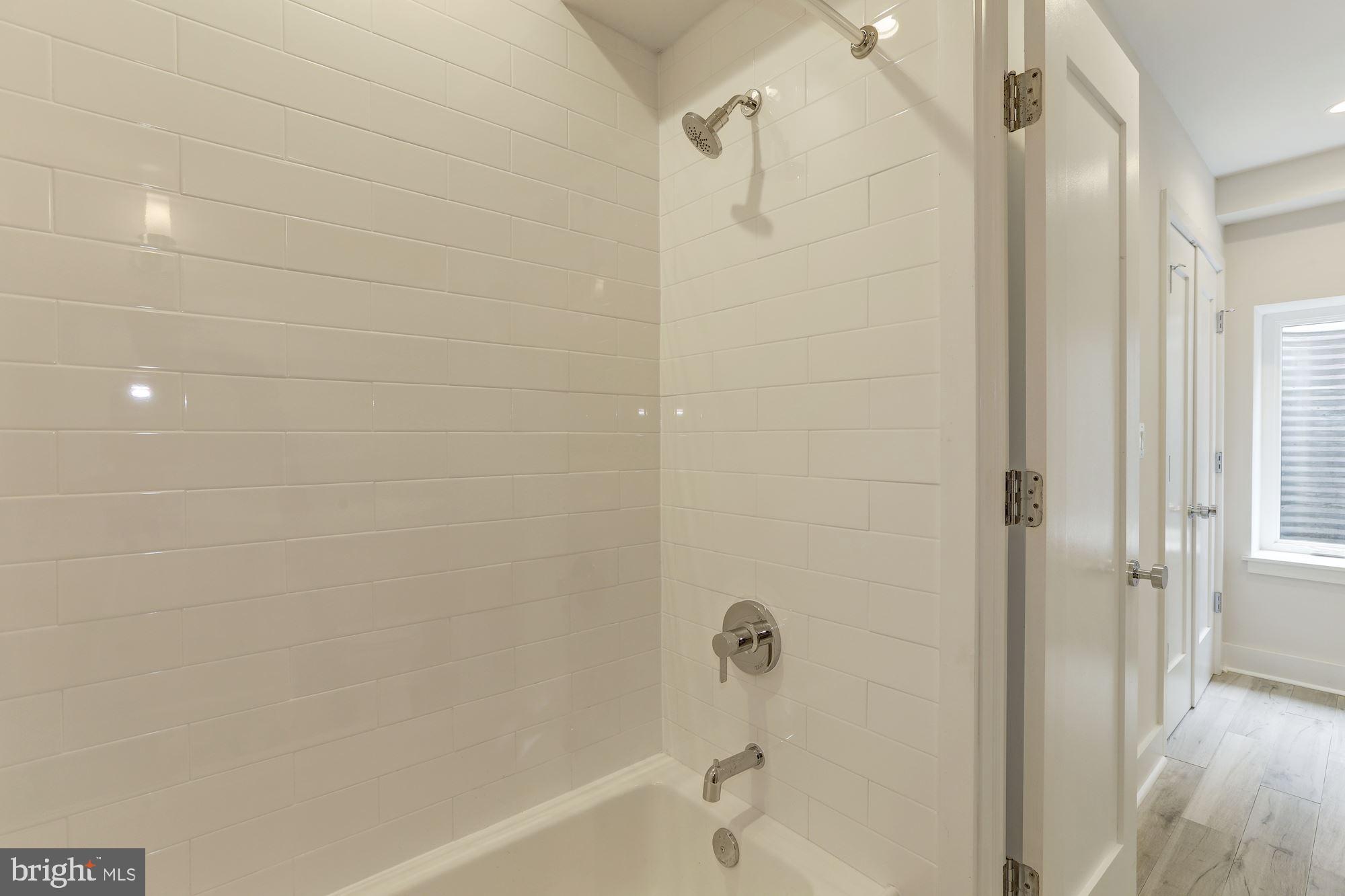 4008 Edmunds Street Northwest, Unit 6 Washington, DC 20007 - Photo 22 of 31 a bathroom with a bathtub