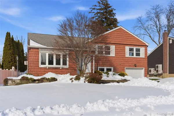 $739,000 | 3 Bayberry Drive, Plainview, NY 11803