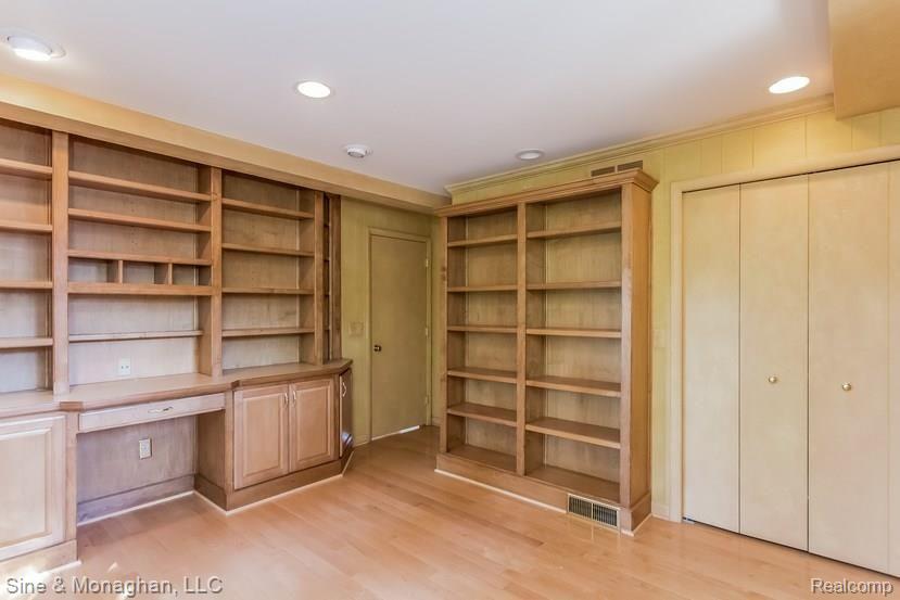 21 Hawthorne Road Grosse Pointe, MI 48236 - Photo 43 of 80 041-Bedroom-2094187-small.jpg