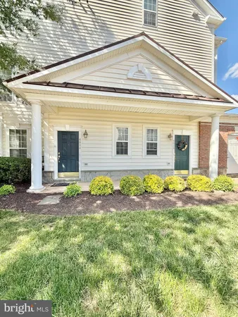 $2,900 | 6814 Sabbarton Place, Unit 92, Gainesville, VA 20155