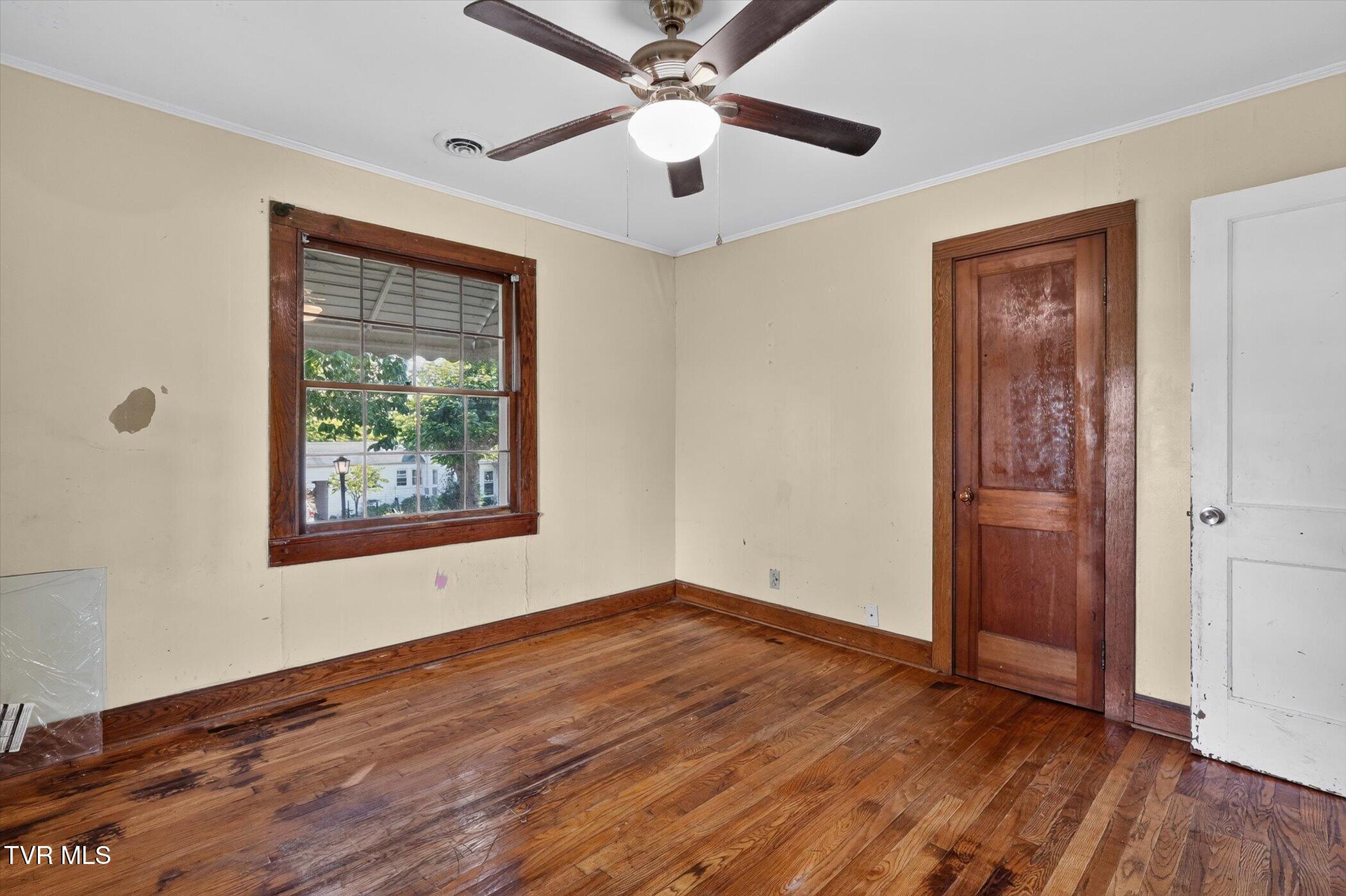 113 Ell Street Greeneville, TN 37743 - Photo 19 of 35 17-113-Ell-St-WindowStill-Photography